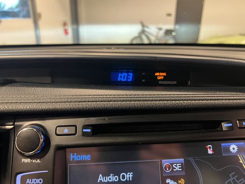 Used 2017 Toyota Highlander XLE AWD/4WD image 16