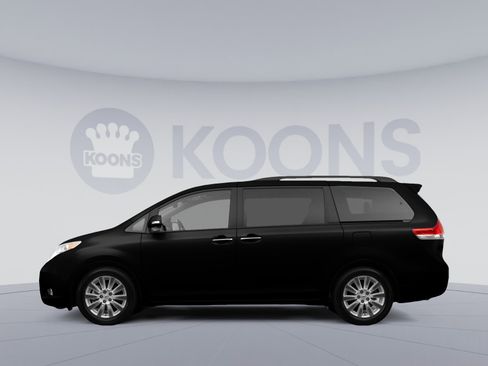 Used 2014 Toyota Sienna LE FWD image 2