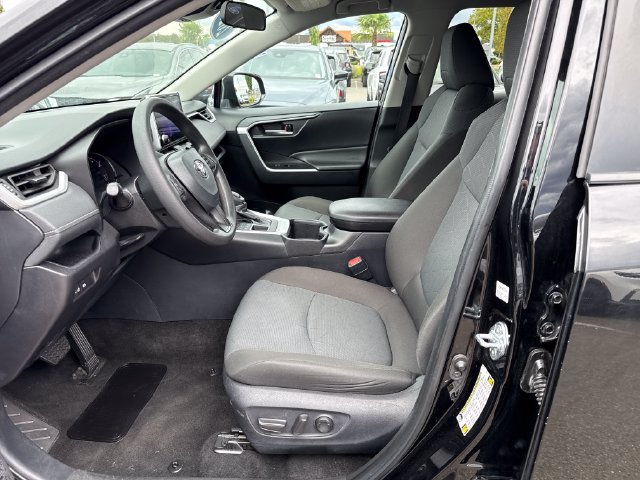 Used 2025 Toyota RAV4 XLE AWD/4WD image 15
