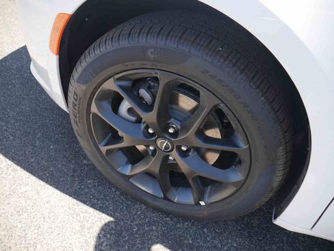 New 2026 Chrysler Pacifica Limited AWD/4WD image 11