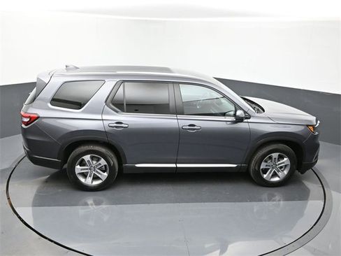 Used 2025 Honda Pilot EX-L image 18