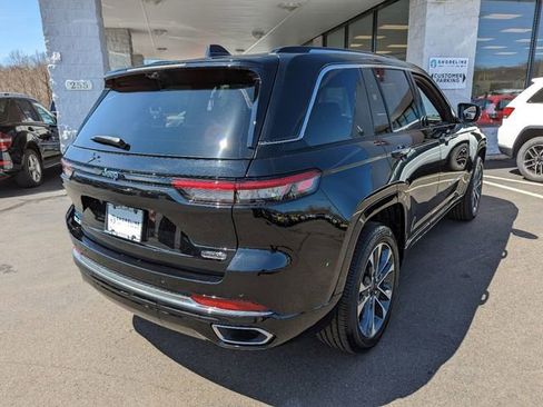 Used 2022 Jeep Grand Cherokee Overland w/ Luxury Tech Group IV AWD/4WD image 4