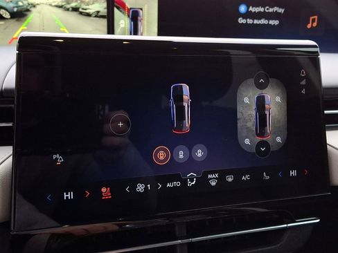 Certified 2024 Lincoln Nautilus Premier image 18