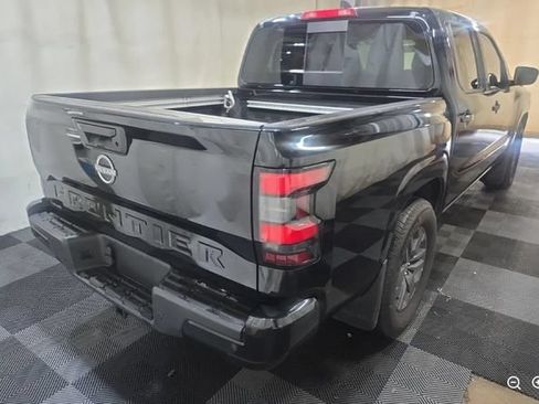 Used 2025 Nissan Frontier SV w/ SV Convenience Package RWD image 2