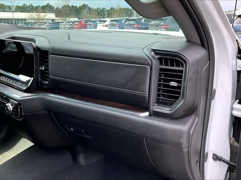 Used 2025 GMC Sierra 1500 SLT image 19