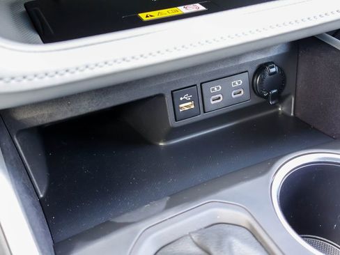 Used 2024 Toyota Highlander XLE image 18