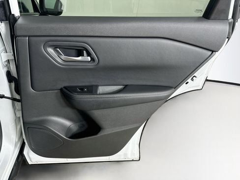 Used 2025 Nissan Rogue SV AWD/4WD image 29