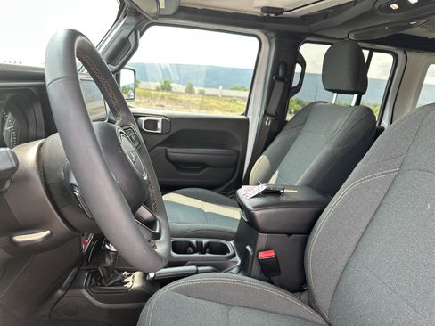 Used 2024 Jeep Wrangler Unlimited AWD/4WD image 12
