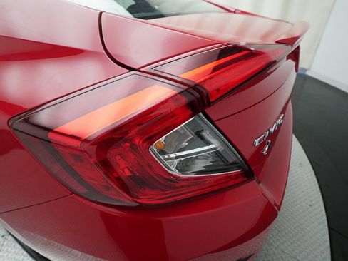 Certified 2019 Honda Civic EX image 32