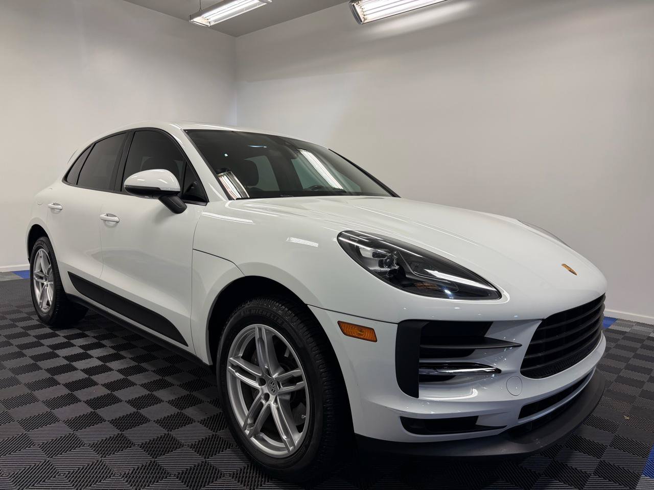 Used 2021 Porsche Macan AWD/4WD image 1