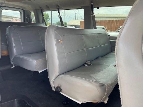 Used 2006 Ford E-350 and Econoline 350 XL RWD image 9