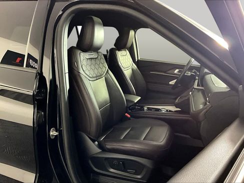 Used 2025 Ford Explorer Platinum w/ LUX Leather Package AWD/4WD image 9