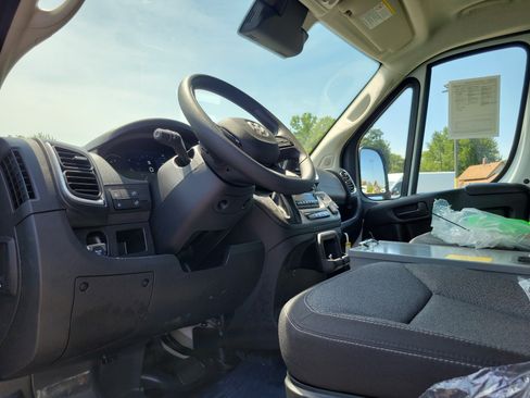 Used 2025 RAM ProMaster 2500 w/ Quick Order Package 22G SLT FWD image 5