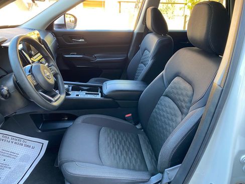 Used 2022 Nissan Pathfinder S FWD image 24