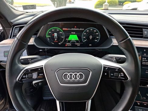 Used 2023 Audi e-tron Premium image 22
