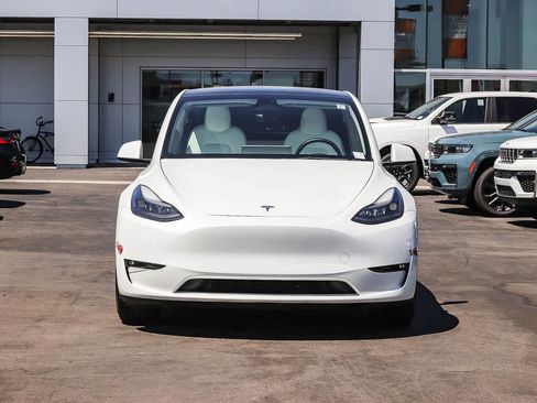 Used 2023 Tesla Model Y Performance AWD/4WD image 2
