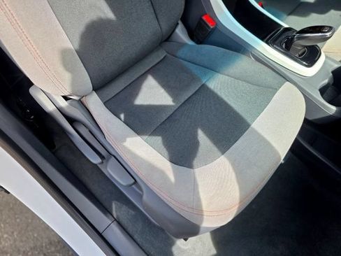 Used 2021 Chevrolet Bolt LT FWD image 39
