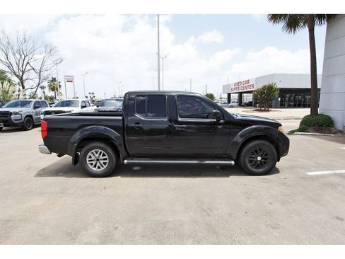 Used 2018 Nissan Frontier SV RWD image 4