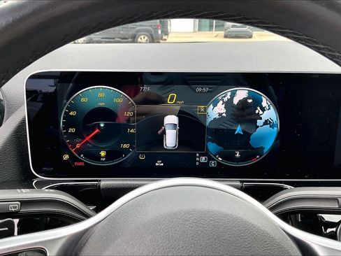 Used 2021 Mercedes-Benz GLA 250 4MATIC w/ Premium Package image 26