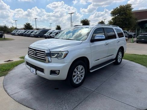 Used 2021 Toyota Sequoia Platinum AWD/4WD image 3