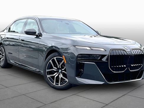 Certified 2026 BMW 740i xDrive AWD/4WD image 3