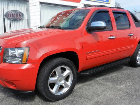 Used 2011 Chevrolet Avalanche LS w/ Regional Value Package image 3