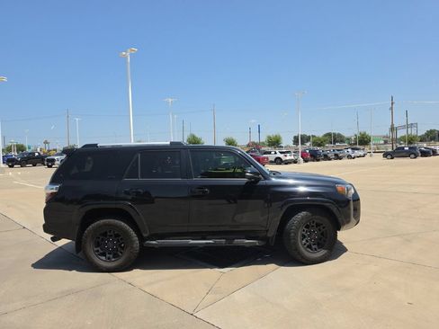 Used 2020 Toyota 4Runner SR5 Premium RWD image 2