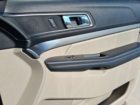 Used 2019 Ford Explorer XLT w/ Equipment Group 202A image 27