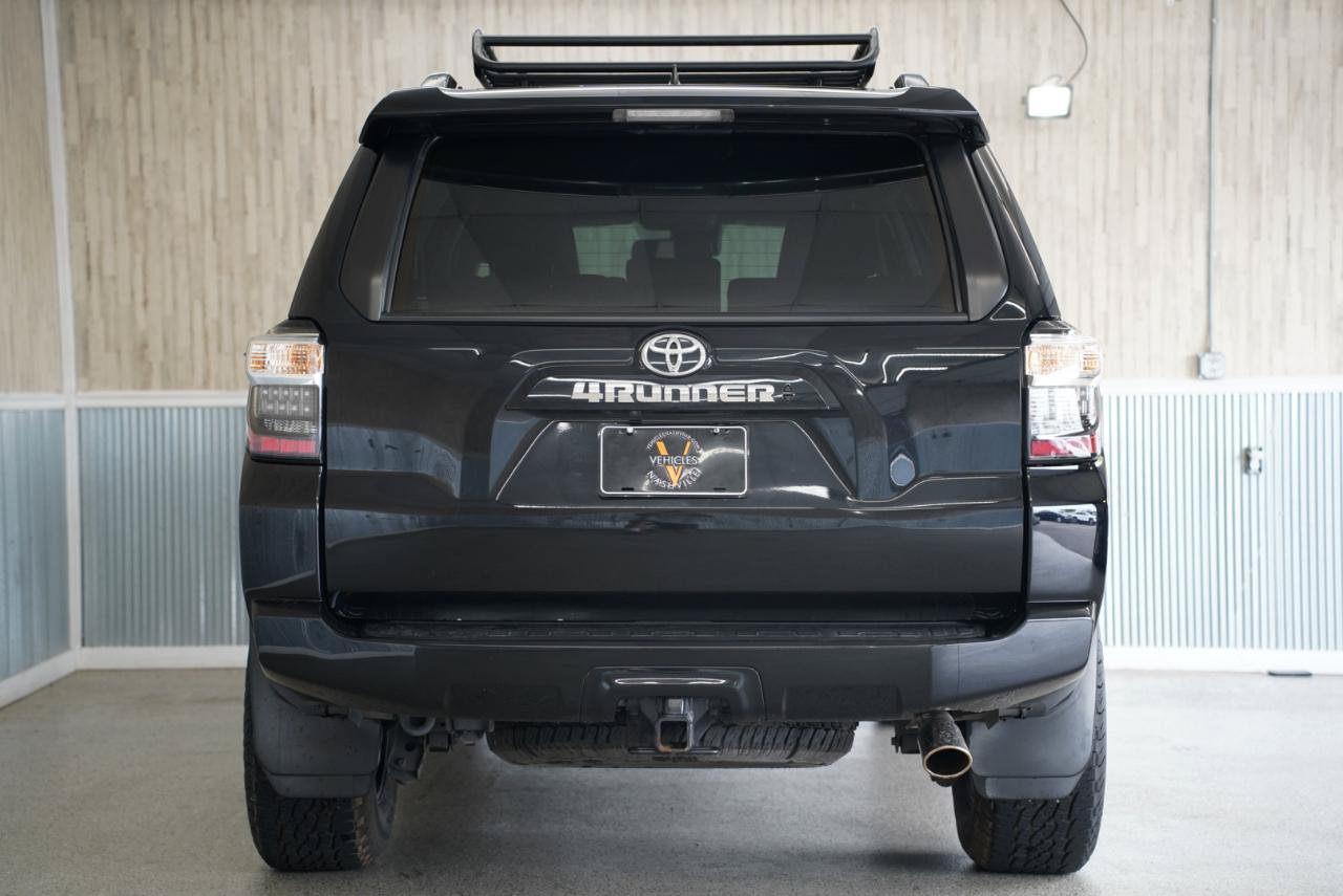 Used 2022 Toyota 4Runner SR5 Premium w/ Moonroof Package AWD/4WD image 9