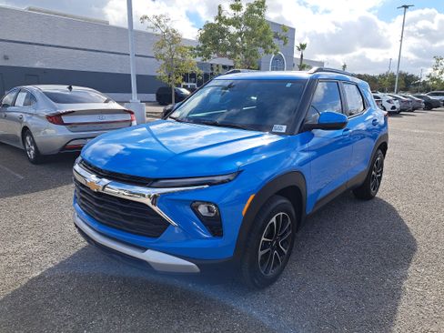 Used 2024 Chevrolet TrailBlazer LT w/ Driver Confidence Package image 3