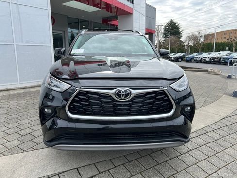New 2026 Toyota Highlander Platinum image 8