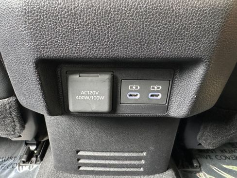 Used 2025 Toyota Tacoma Limited AWD/4WD image 36