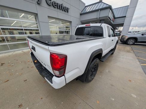 Used 2022 Toyota Tacoma SR image 4