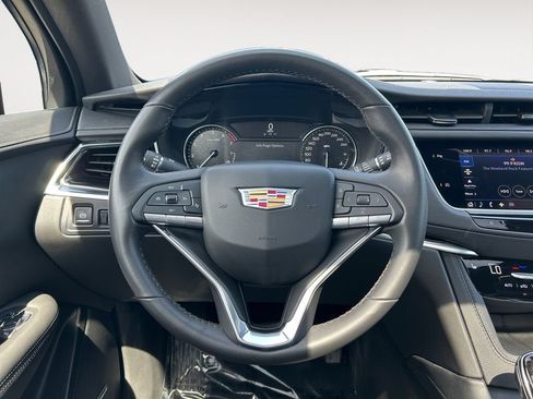 Used 2025 Cadillac XT6 Luxury AWD/4WD image 13