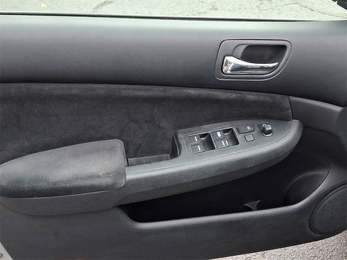 Used 2005 Honda Accord LX image 17