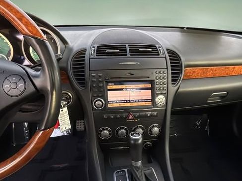 Used 2010 Mercedes-Benz SLK 300 image 10