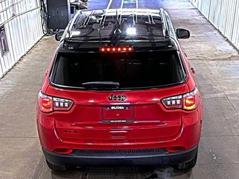 Used 2024 Jeep Compass Latitude w/ Convenience Group AWD/4WD image 7