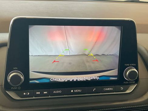 Used 2023 Nissan Rogue SV image 17