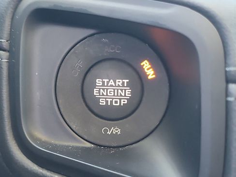 Used 2024 Jeep Gladiator Sport w/ Premium Package image 28