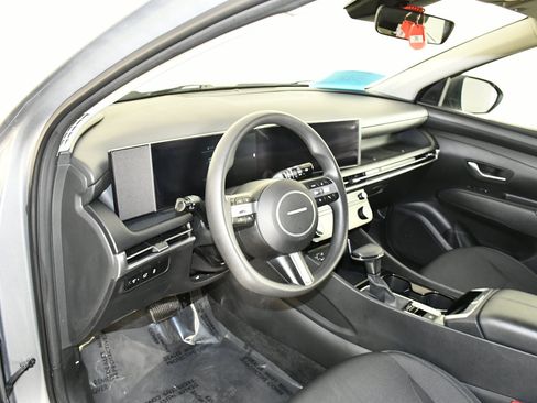 Used 2025 Hyundai Tucson SEL AWD/4WD image 37