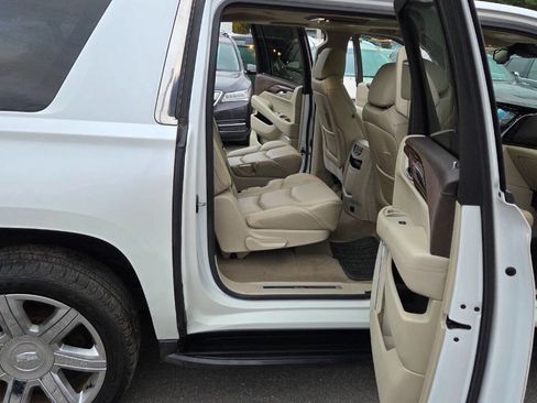 Used 2016 Cadillac Escalade ESV Premium image 37