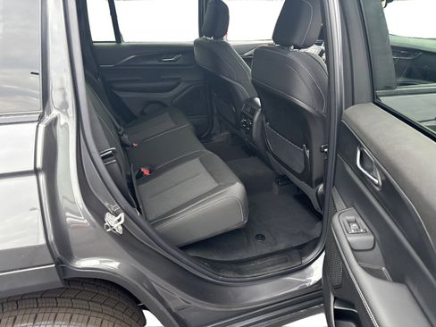 New 2025 Jeep Grand Cherokee Laredo X w/ Luxury Tech Group I image 21