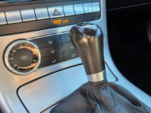 Used 2013 Mercedes-Benz SLK 250 w/ Premium I Pkg image 28