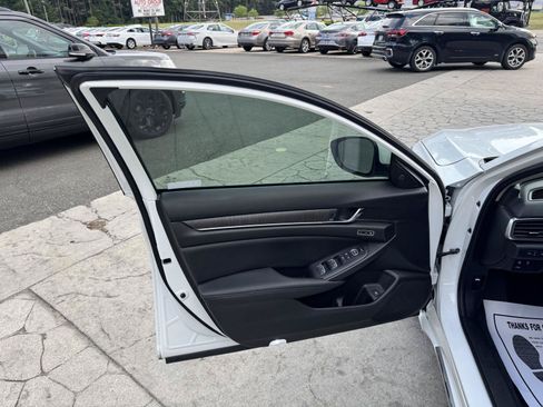 Used 2021 Honda Accord Touring image 6