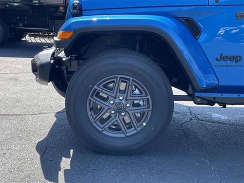 New 2025 Jeep Gladiator Sport image 39