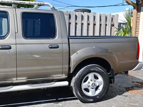 Used 2001 Nissan Frontier SE image 7