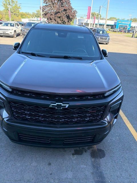 Used 2024 Chevrolet Traverse RS AWD/4WD image 2