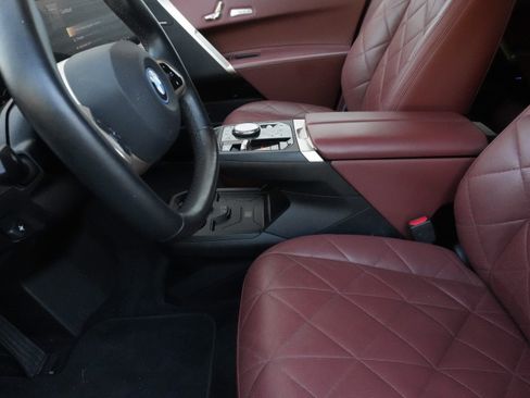 Used 2024 BMW iX xDrive50 w/ Premium Package AWD/4WD image 12