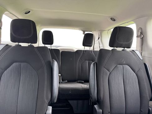 Used 2023 Chrysler Voyager LX FWD image 13