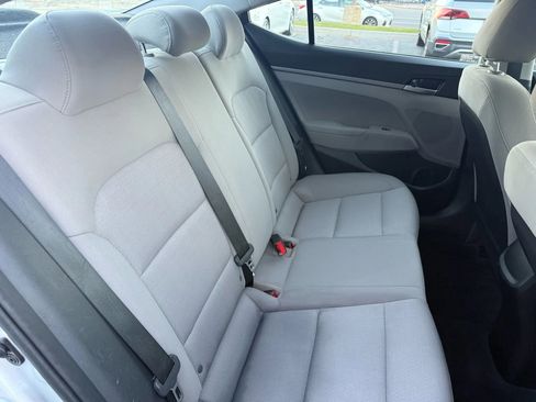 Used 2018 Hyundai Elantra SE w/ SE Connectivity Package 04 image 25